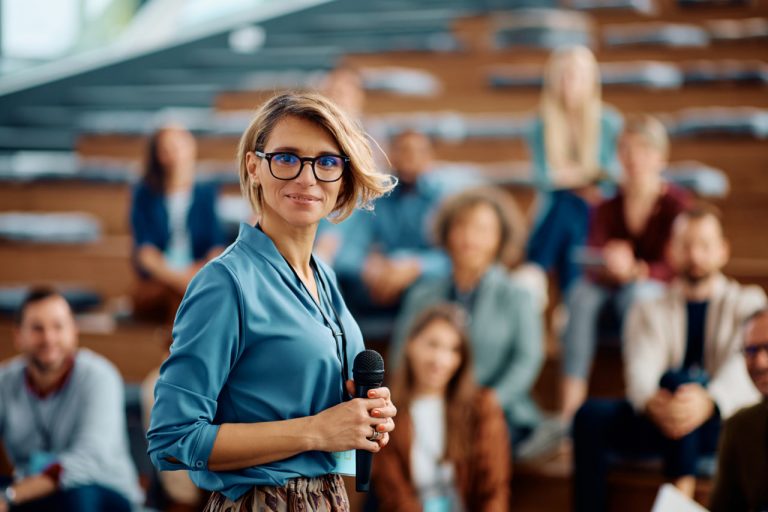 Body Language Tips That Make Your Speeches More EngagingWhy Body Language Matters